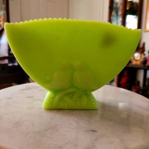 Fenton glass ruffled napkin holder